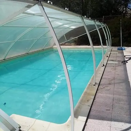 Dans Habitation Privee Avec Piscine アパート