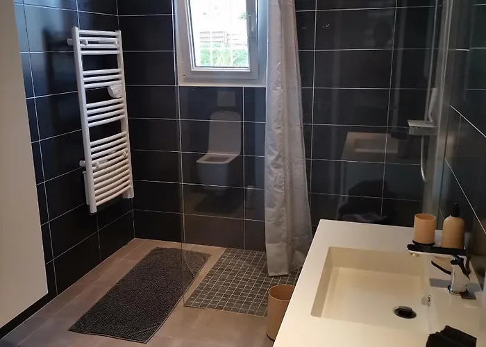 Dans Habitation Privee Avec Piscine